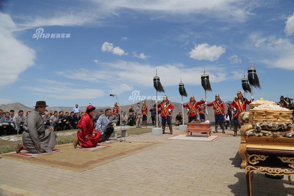 海军司令去了吗？蒙古举行公共祭拜成吉思汗仪式 第1页