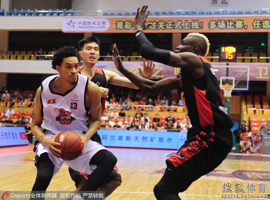 高清:NBL首轮精彩瞬间 乔纳森(5) 第5页