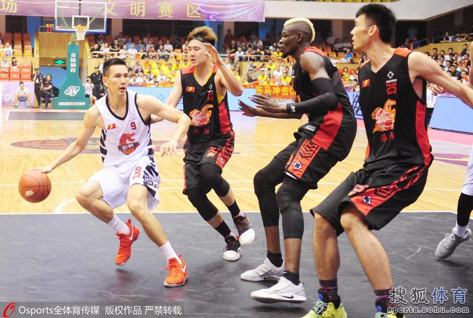 高清:NBL首轮精彩瞬间 乔纳森(7) 第7页