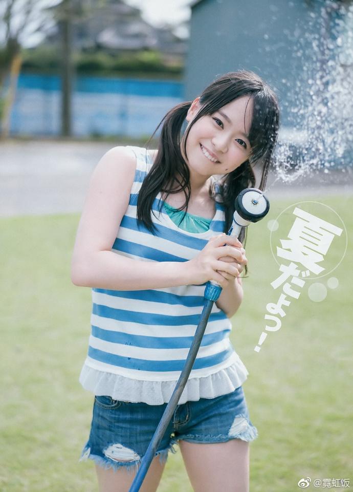 组图:日本17岁少女偶像拍写真 制服白裙可爱炸裂