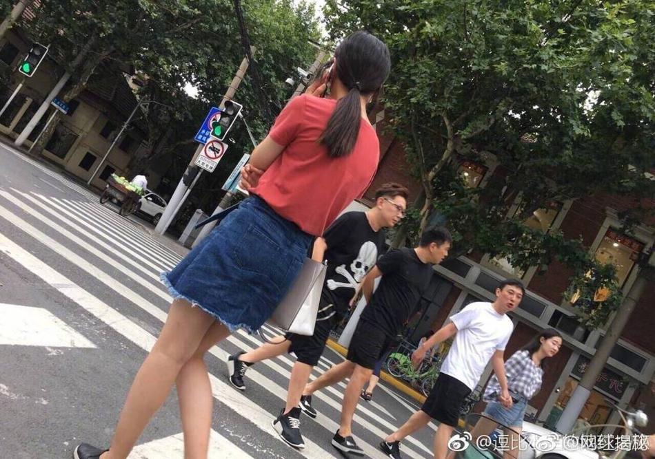 组图：豆得儿下线？王思聪上海街头牵手新妹子 第1页