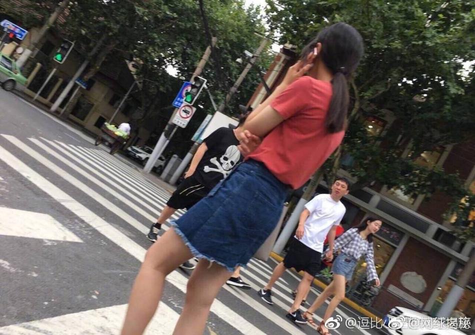 组图：豆得儿下线？王思聪上海街头牵手新妹子(2) 第2页