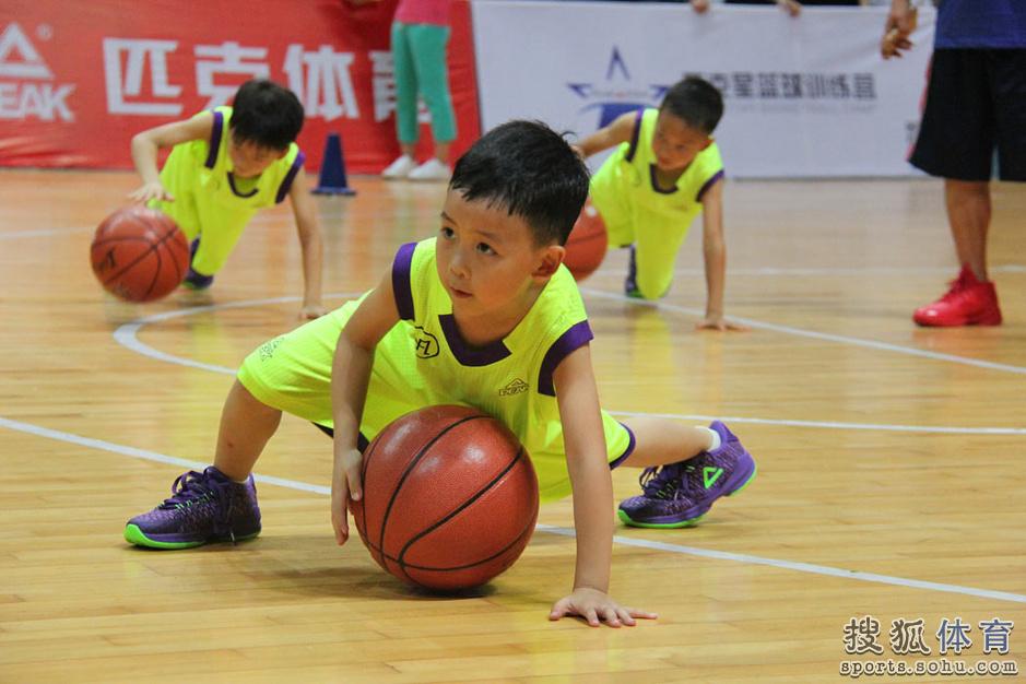 组图：路威中国行进台州学校 与小学生亲密互动(17) 第17页