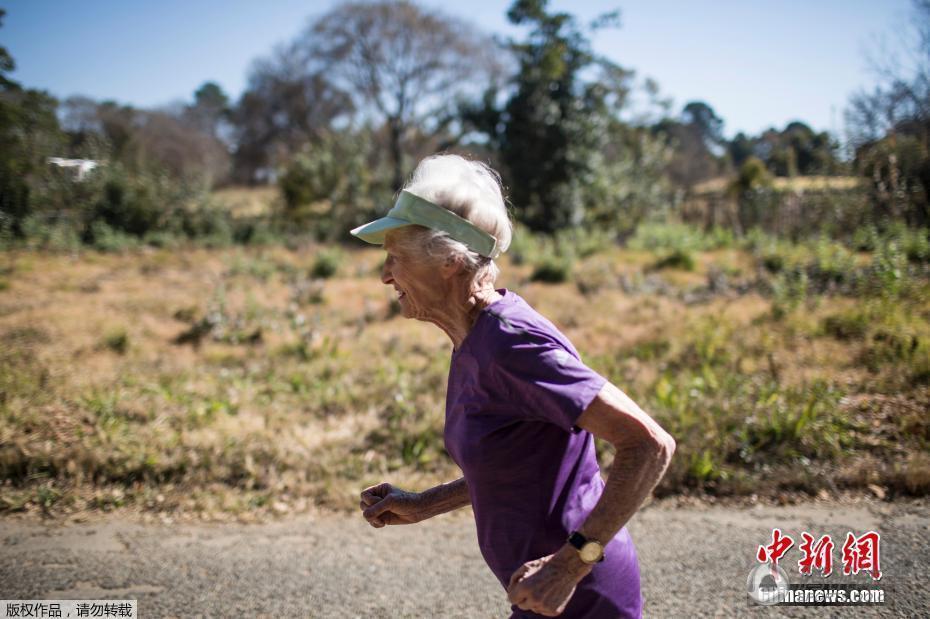 组图：厉害了非洲奶奶！85岁已跑80多个半马(2) 第2页