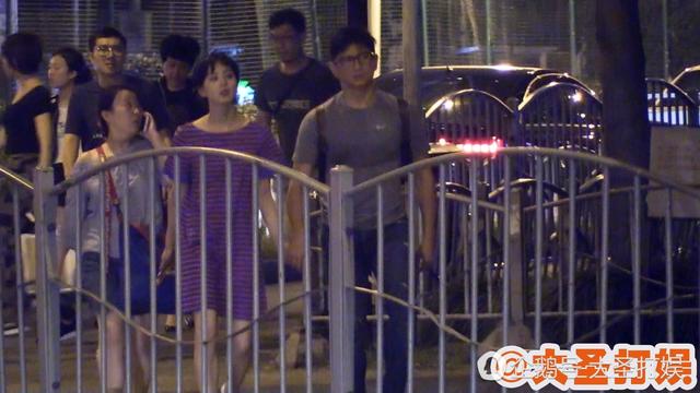 刘诗诗夫妇半夜轧马路 吴奇隆现幸福肥(2) 第2页