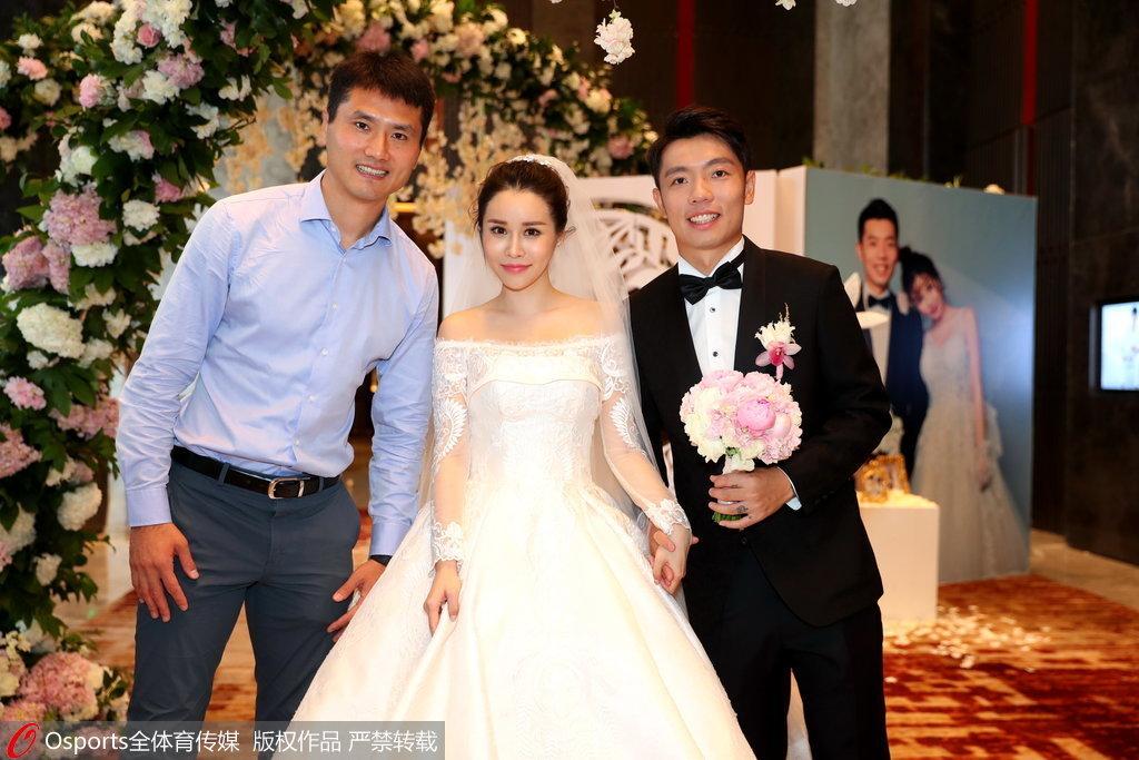 新婚快乐!张稀哲大婚 妻子为他擦去幸福泪水(22) 第22页