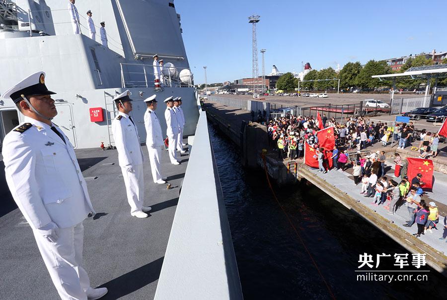 告别圣彼得堡 中国海军174舰艇编队访问芬兰 第1页