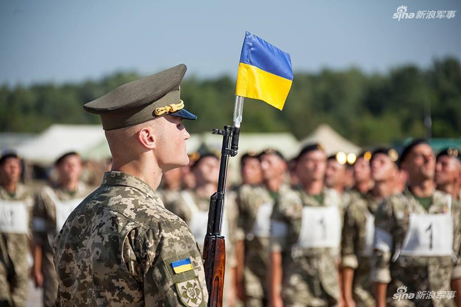 乌克兰国民警卫队举行阅兵