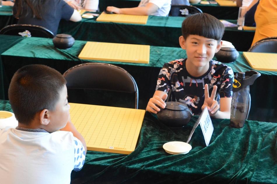 中国围棋大会此间少年 棋盘边的娃娃们(13) 第13页