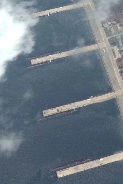 卫星照首次显示中国4艘094战略核潜艇停靠某军港 第1页