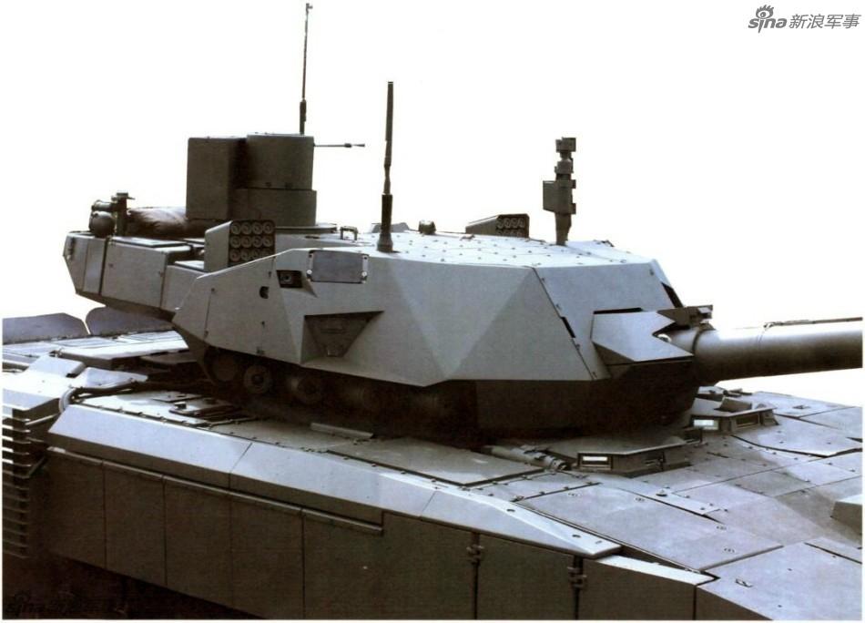 俄罗斯T14阿玛塔坦克换迷彩:还不如中国99帅