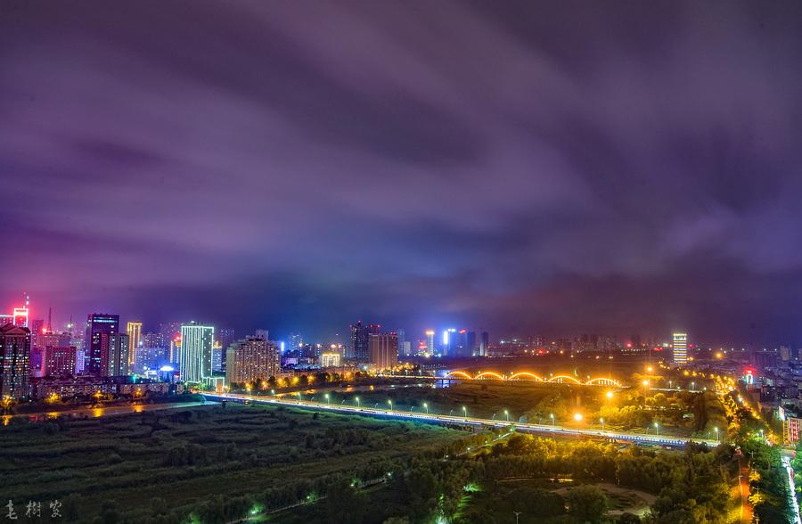 雨夜夜景 第1页