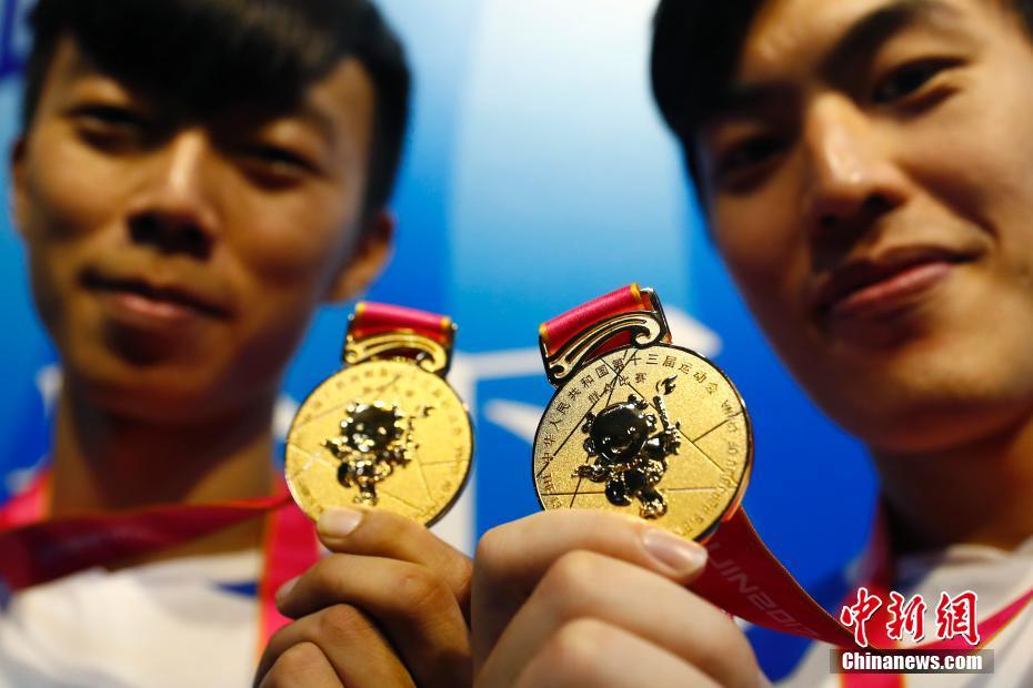 中国台湾地区组合摘羽毛球群众比赛男双金牌 第1页