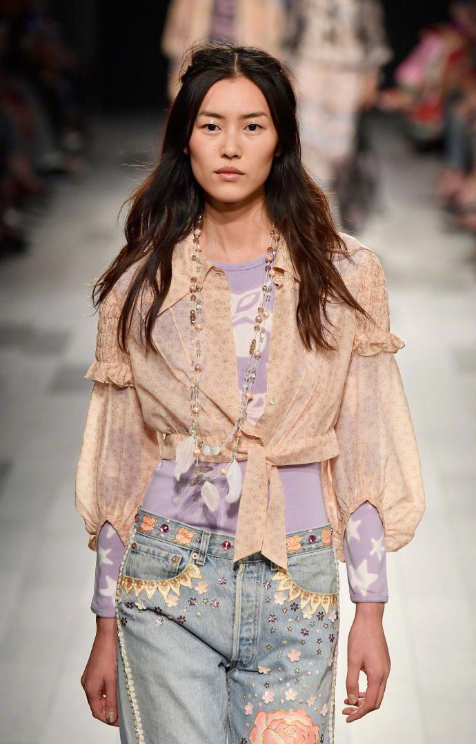 刘雯Anna Sui S/S 2018T台秀场高清图片(5) 第5页