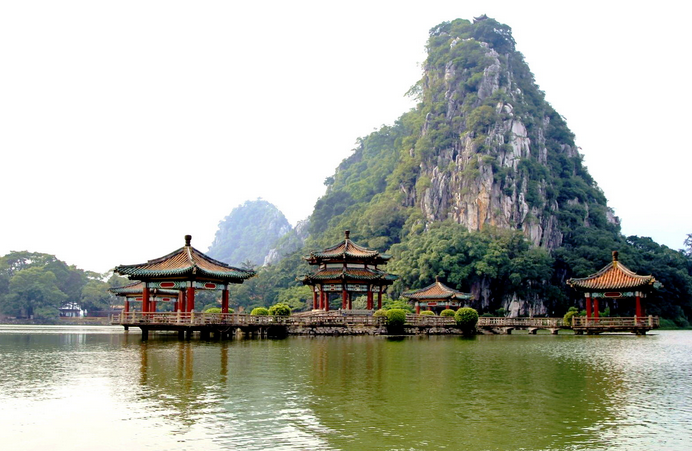 青山绿水的肇庆七星岩景色图片 第1页