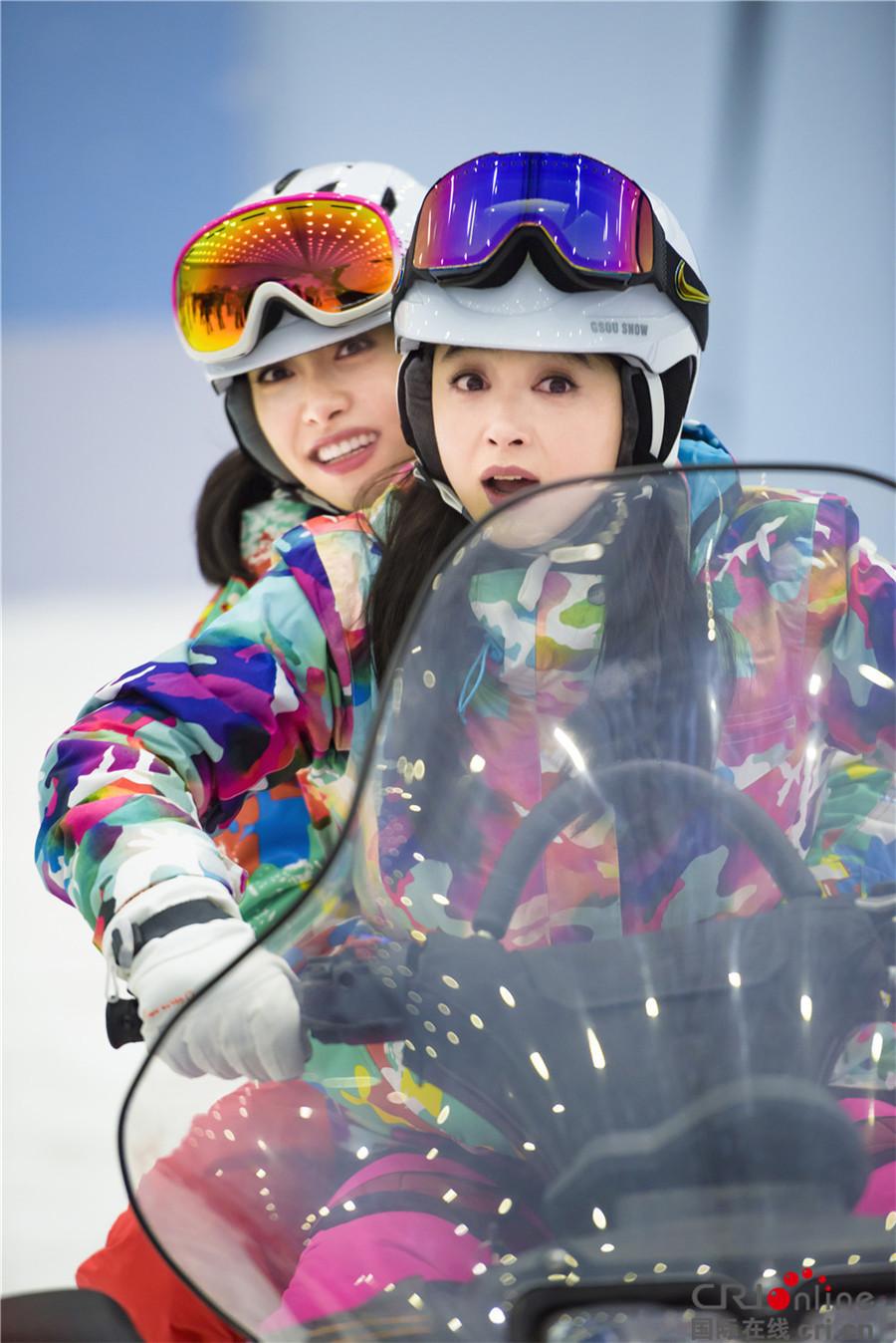 体验冰雕玩滑雪 《我们来了2》哈尔滨嘉宾美丽冻人 第1页