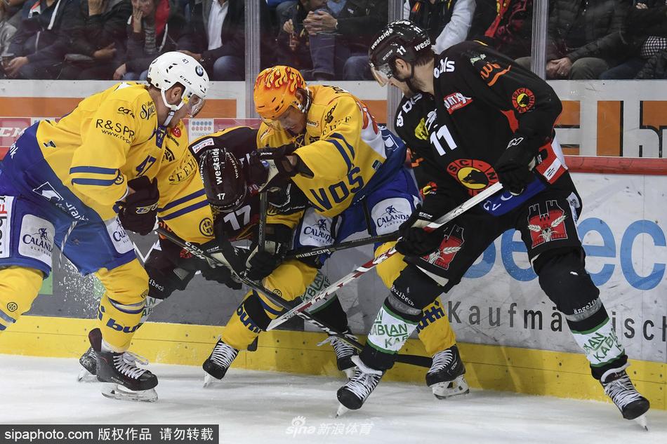 LNA冰球赛SC伯尔尼3-2HC达沃斯 第1页