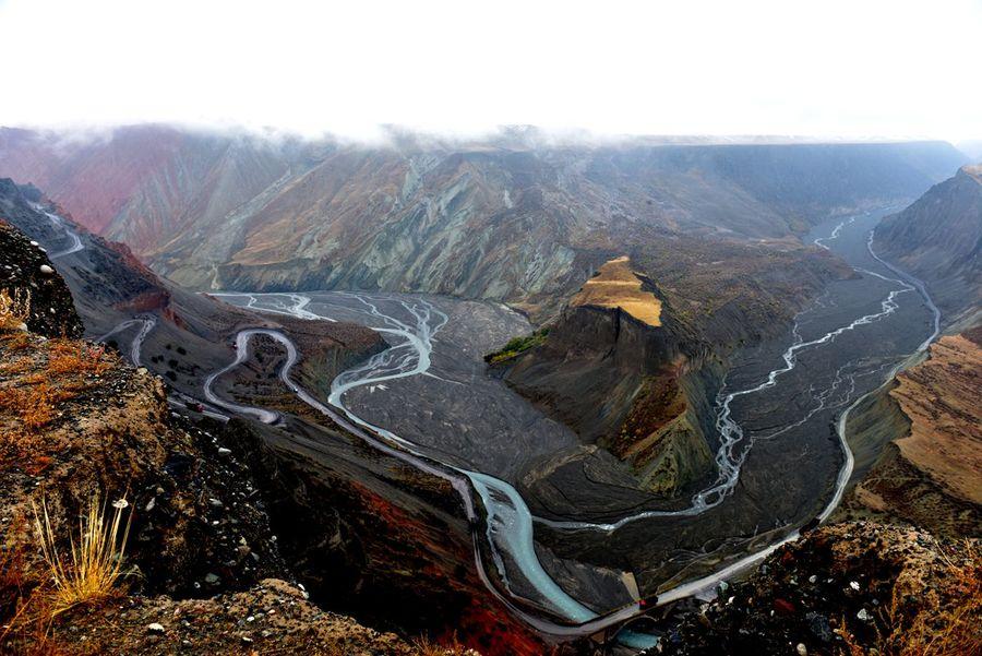 新疆奎屯红山大峡谷 第1页