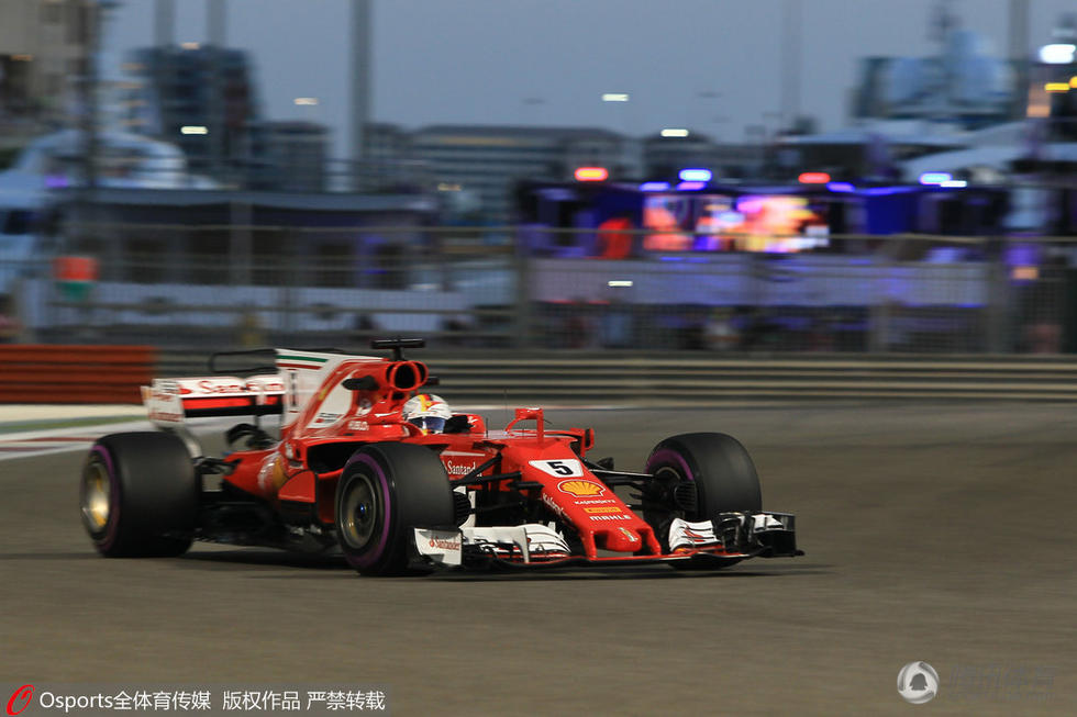 F1阿布扎比周五自由练习 里卡多露标志性笑容 第1页