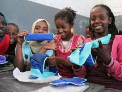 在非洲 每个女孩子都自己做卫生巾(5) 第5页