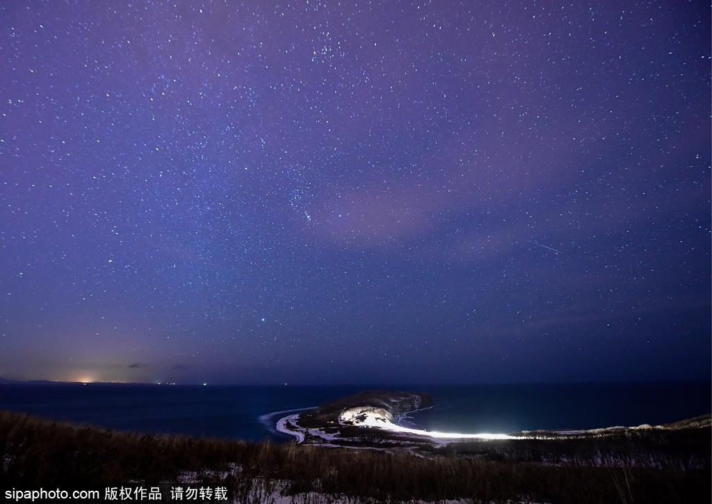 俄罗斯海参崴上空现双子座流星雨 盛大壮观宛如仙境 第1页