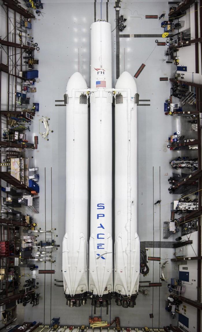 马斯克展示了SpaceX几乎组装完毕的猎鹰重型火箭(4) 第4页