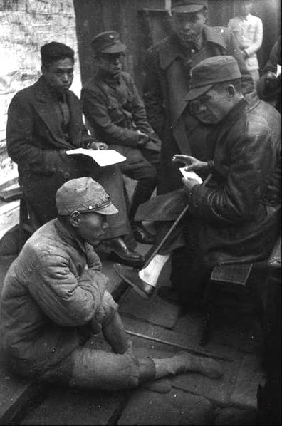 1943年常德会战后的日军俘虏 头发都乱了 第1页