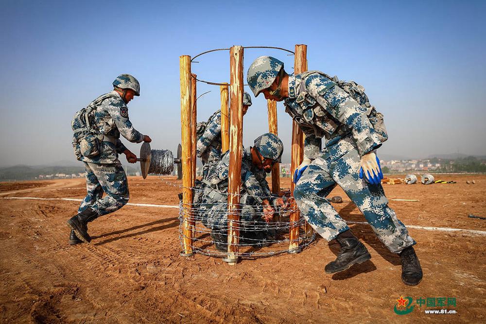 比武课目最多的一天 千名空降兵重火出击显神通(11) 第11页