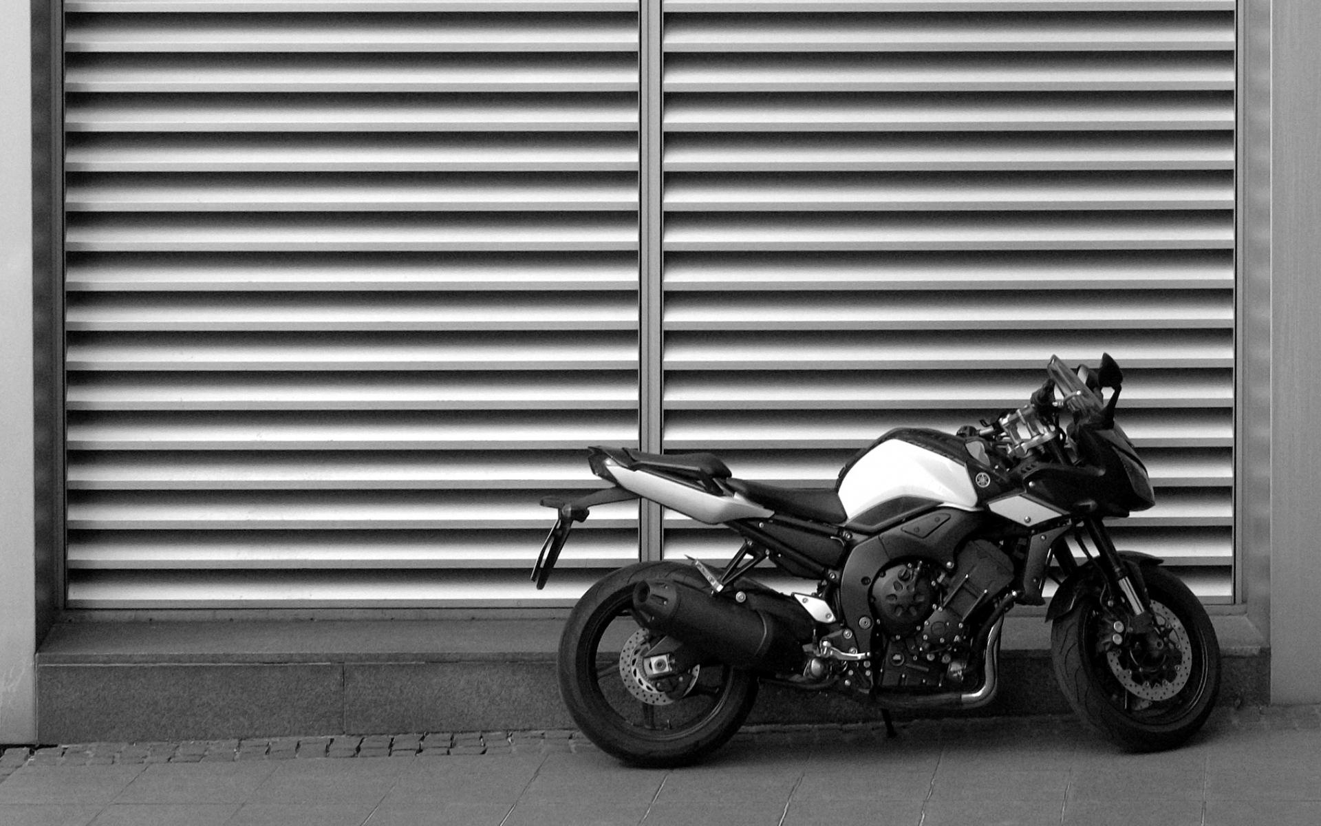 超炫酷摩托车高清图片桌面壁纸