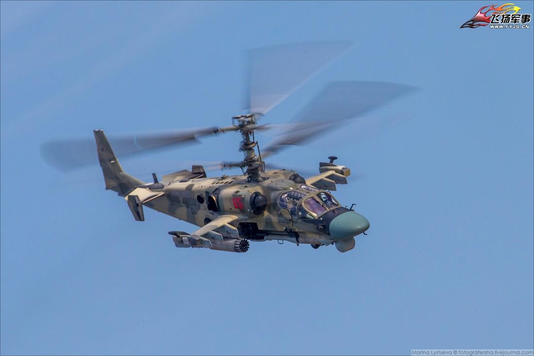 俄罗斯摄影家镜头下的武装直升机表演