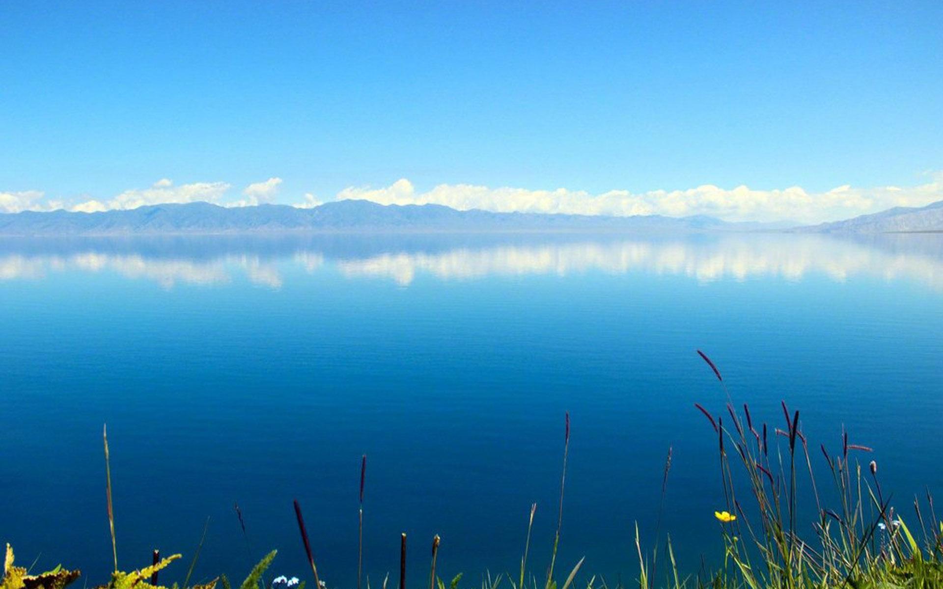 静谧唯美湖泊风景图片电脑壁纸