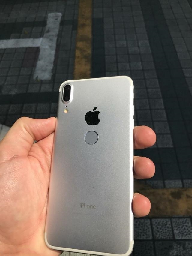 iPhone 8真机曝光，这么丑的设计对得起死去的乔布斯吗(2) 第2页