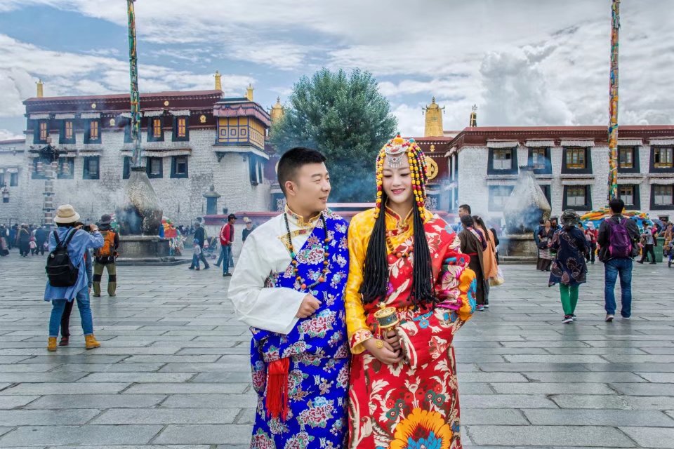西藏旅拍：走在大昭寺的八廓街，让玛吉阿米见证我们的幸福 第1页