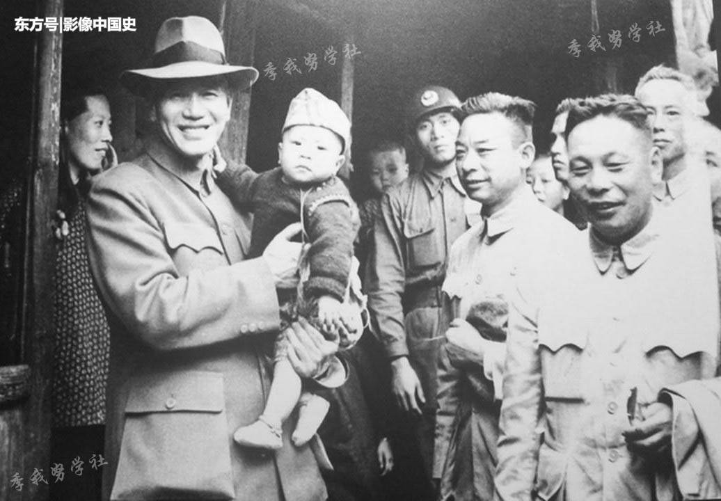 蒋介石在台湾：满脸笑容、戴墨镜视察军队 登上美军航母大黄蜂号(4) 第4页